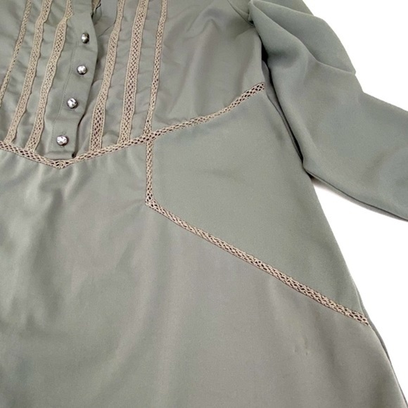 BKE Gray Sheer Silky Henley Tunic Sz S Embellished Gem Buttons Crochet Insets - Picture 6 of 13